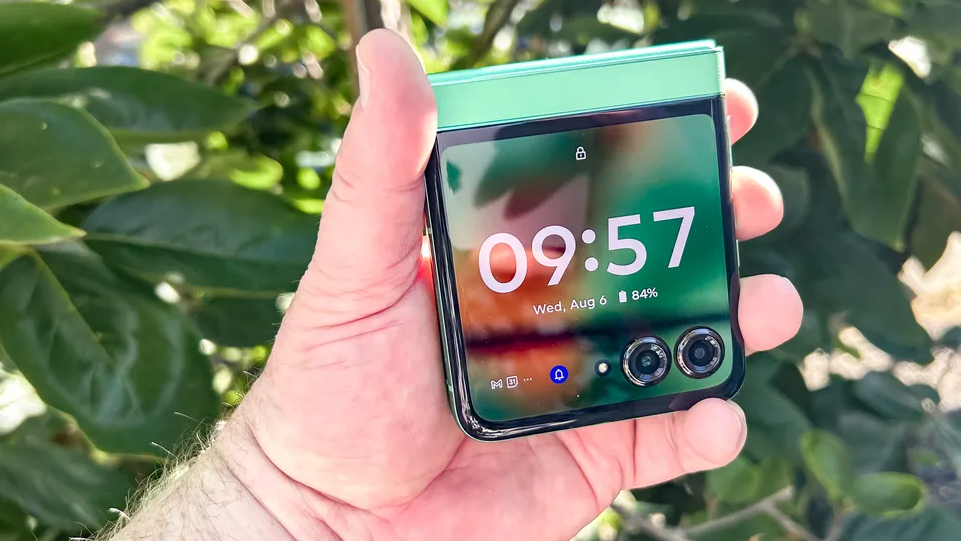 Motorola Razr 2025.