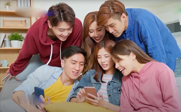 Nhiều khi định xem vài phút cho vui, nhưng rồi lại cuốn theo hàng chục video liên tiếp (Ảnh minh họa)