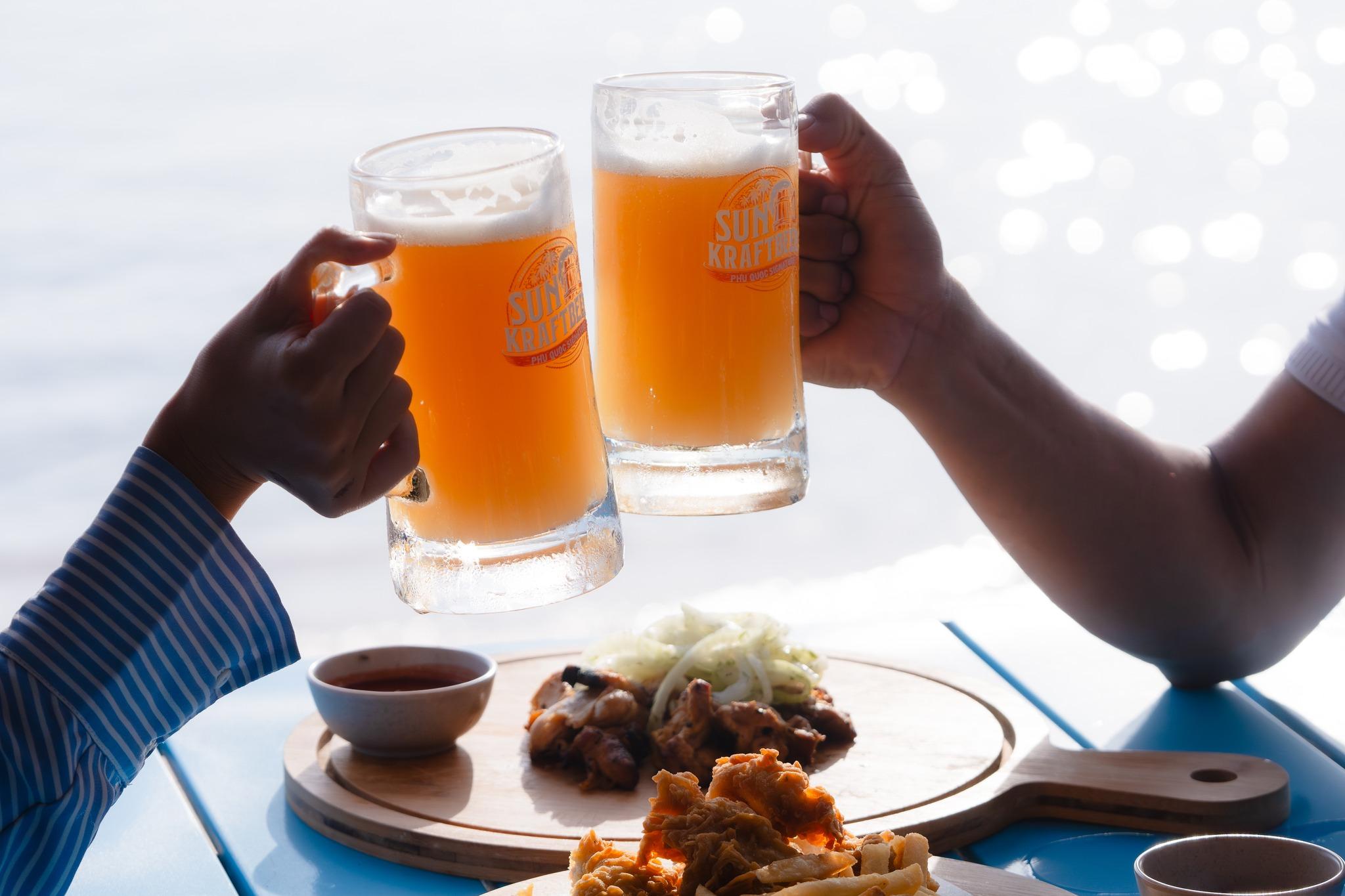 Thưởng thức bia thủ công Sun KraftBeer thượng hạng