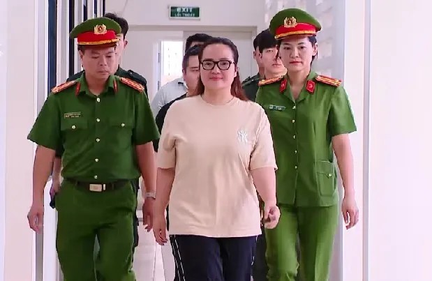 Hoàng Hường bị khởi tố