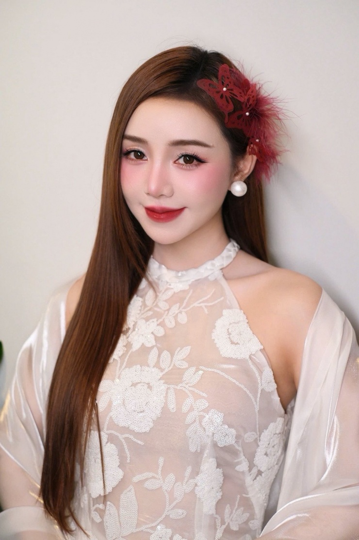 Mới đây, nữ diễn viên Quỳnh Kool đã thu hút sự chú ý khi đăng tải bộ ảnh khoe nhan sắc với dòng chú thích: “30 tuổi có phải trẻ con đâu”. Ngay lập tức, bộ ảnh nhận được nhiều phản hồi tích cực từ khán giả.