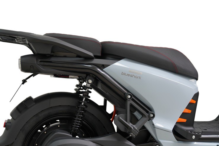 Xe điện mạnh tương đương SH125i, đi tới 140 km/h, giá chỉ ngang Vision - 3