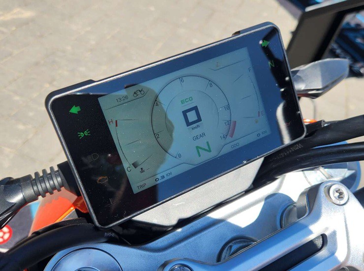 Tân binh khuấy động thị trường naked-bike bởi "ngon - bổ - rẻ" - 4