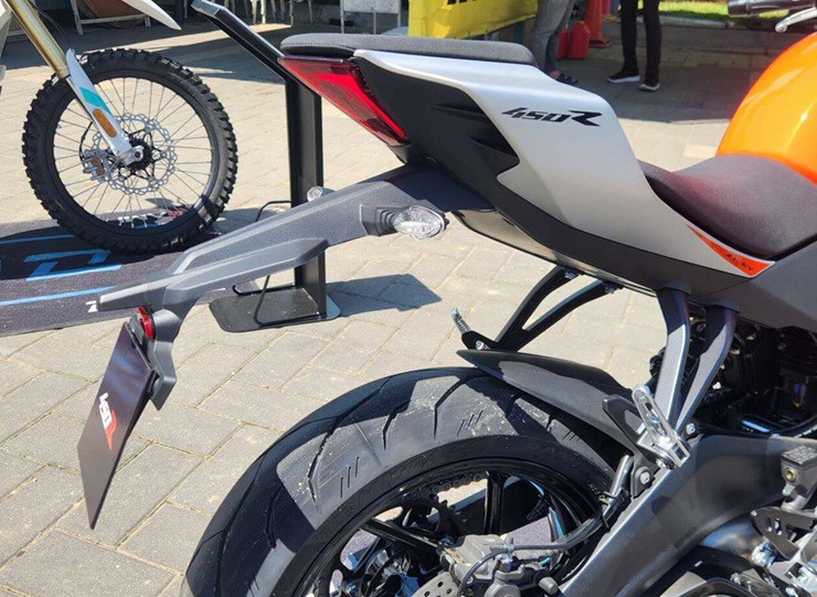 Tân binh khuấy động thị trường naked-bike bởi "ngon - bổ - rẻ" - 7