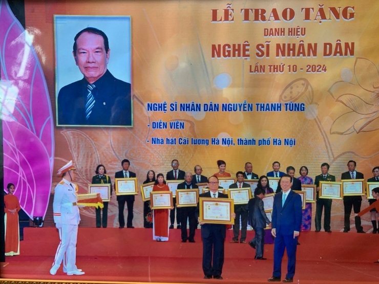 Gia đình có hai thế hệ NSND - 1