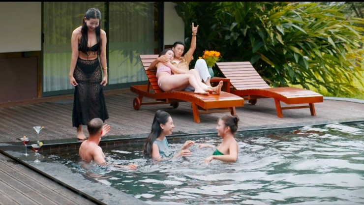 Cảnh diễn viên Việt Hoa bị kéo váy: ‘Tổng tài gì thô thiển vậy’ - 1