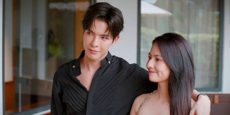 Vợ chồng Việt Hoa có màn đụng mặt thú vị