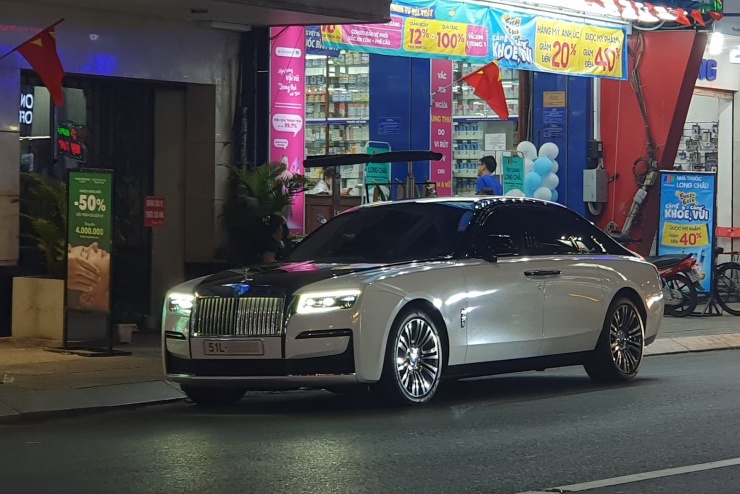 Xe siêu sang Bentley của Trấn Thành va chạm với xe Mitsubishi, vỡ toác cản trước - 3