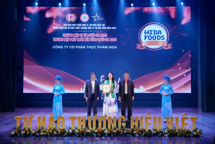 Nguyễn Thị Phương Thảo tại thời điểm nhận vinh danh. Ảnh chụp màn hình