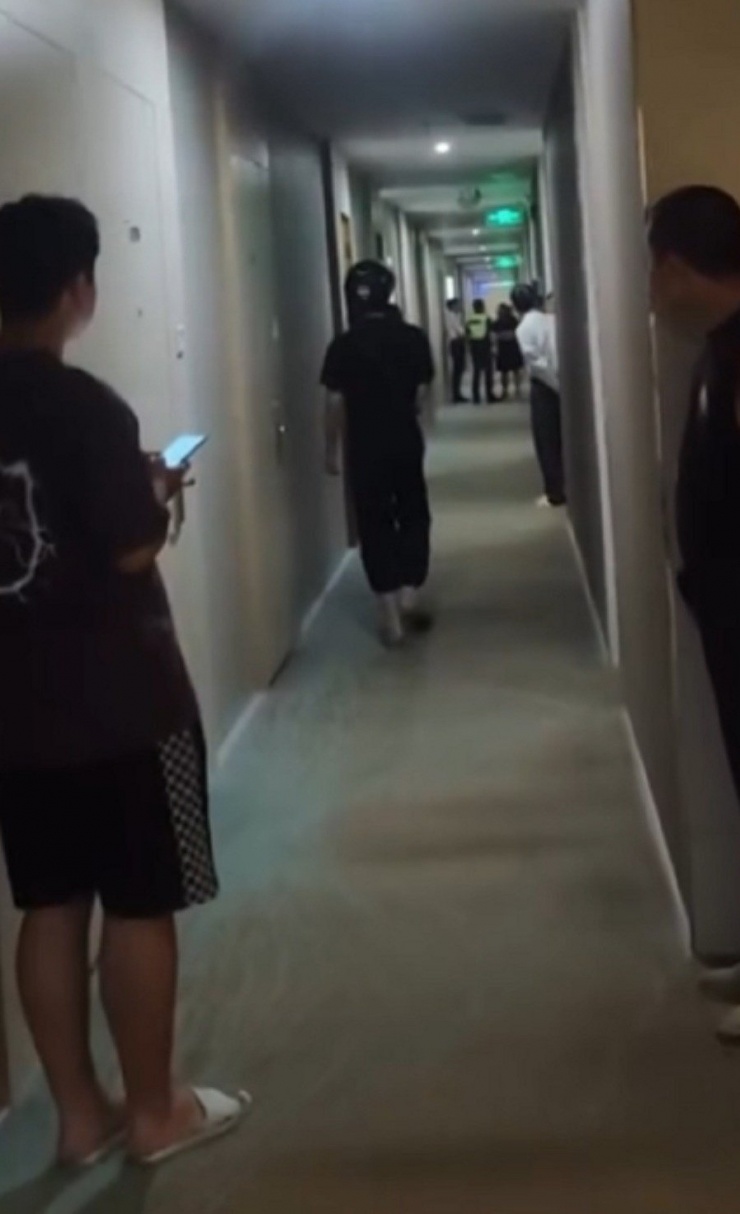 Nhiều người ở khách sạn bị ảnh hưởng bởi tiếng cãi vã lớn. Ảnh chụp màn hình