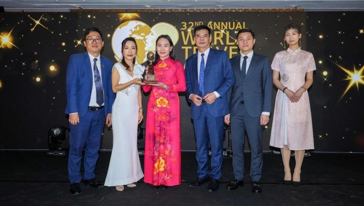 Lãnh đạo tỉnh Tuyên Quang nhận giải thưởng địa phương có Khu nghỉ dưỡng xanh hàng đầu châu Á tại Giải thưởng du lịch thế giới WTA, năm 2025.