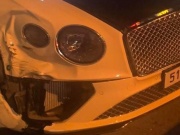 Xe siêu sang Bentley của Trấn Thành va chạm với xe Mitsubishi, vỡ toác cản trước