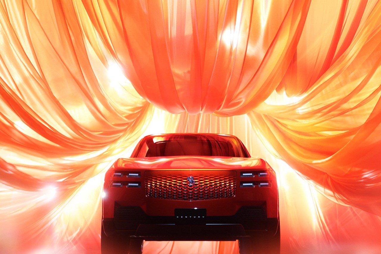 Toyota thực hiện cú “bẻ lái” táo bạo, thách thức Rolls-Royce và Bentley - 1