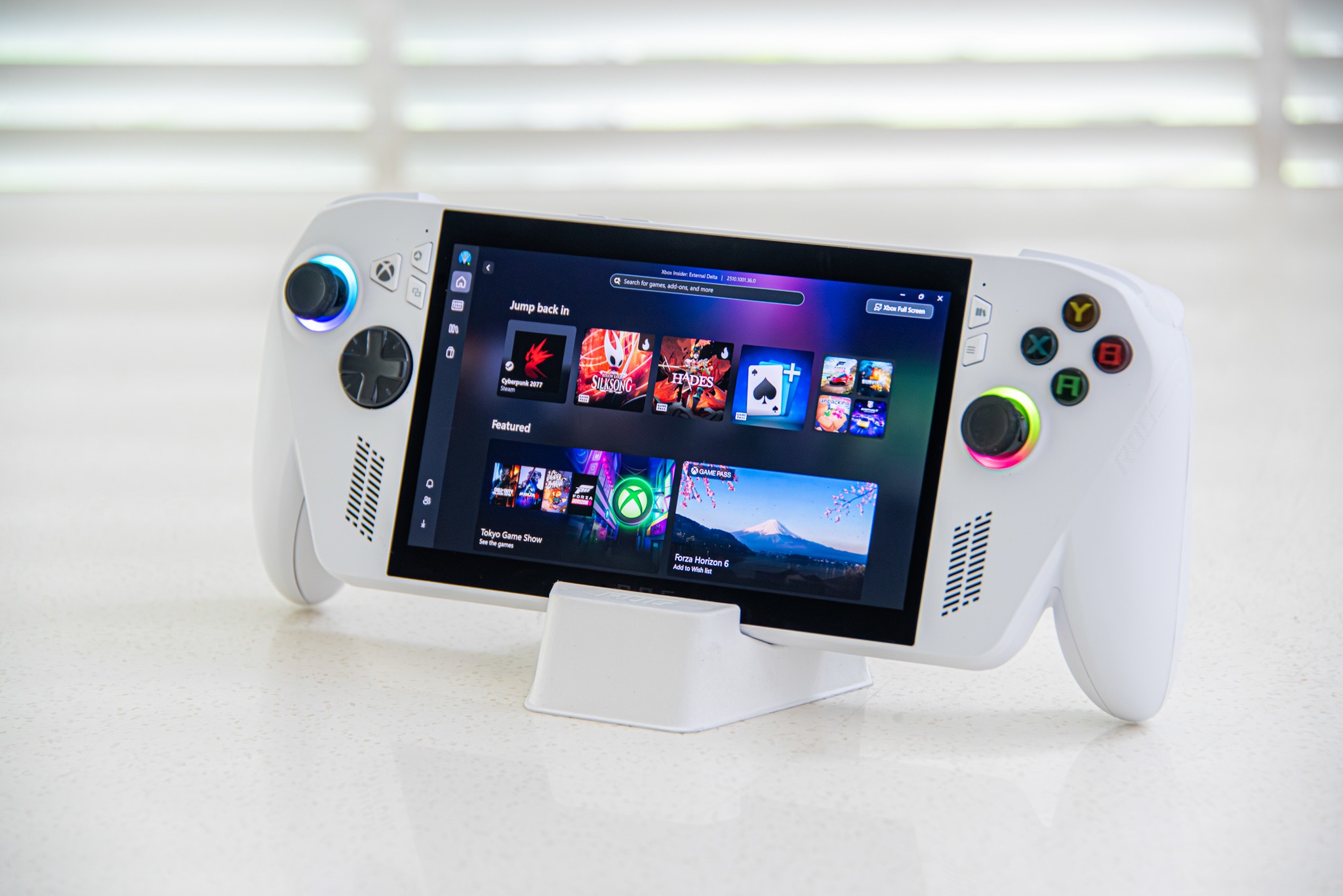 Bộ đôi máy chơi game cầm tay cấu hình "khủng", pin tới 6 giờ - 2