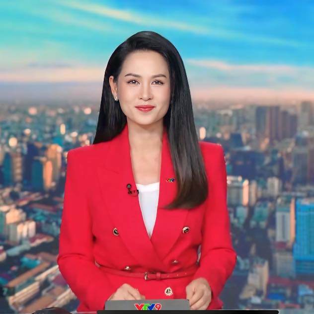 BTV Thúy Hằng chuộng mặc vest vì tính ứng dụng cao trong công việc của cô.