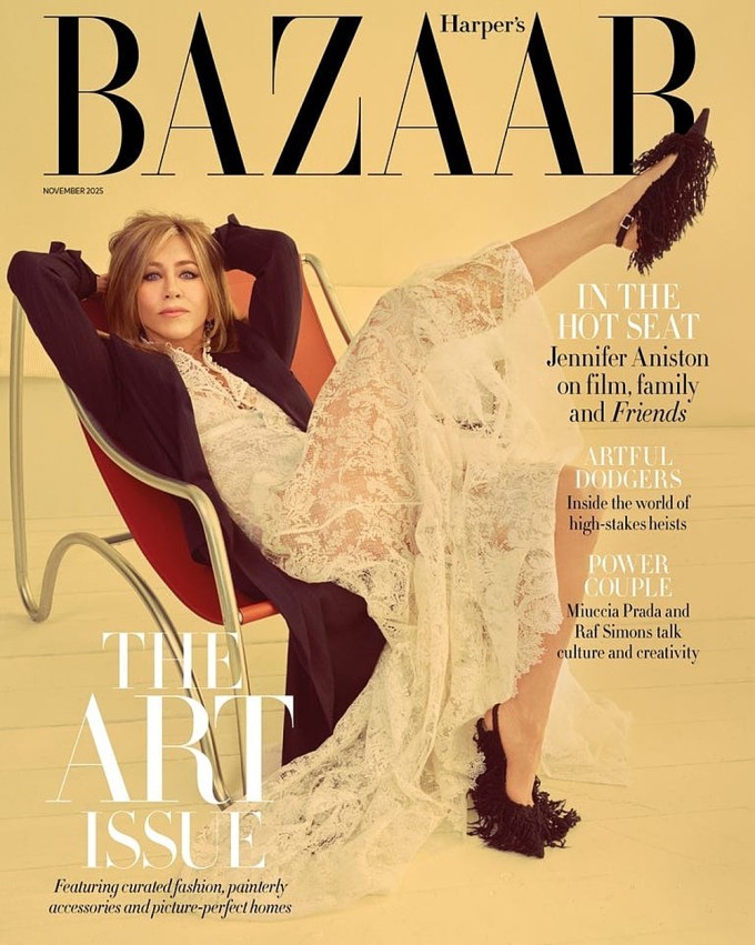 Jennifer Aniston trên bìa tạp chí Harper's Bazaar số tháng 11. Ảnh: Harper's Bazaar