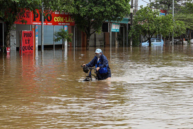 2 tháng qua liên tiếp xuất hiện mưa lũ lịch sử ở nhiều nơi trên cả nước.