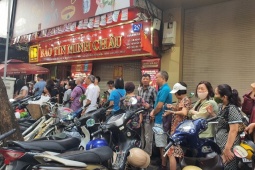 Kinh doanh - Giá vàng chiều 15/10: Tăng nóng từng giờ, tiệm vàng có động thái lạ, chợ đen hét giá “trên trời”