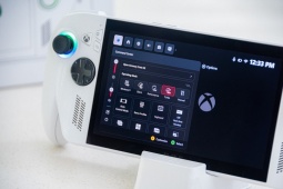Bộ đôi máy chơi game cầm tay cấu hình "khủng", pin tới 6 giờ