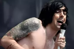 Tình tiết gây sốc trong vụ nam ca sĩ bị đâm