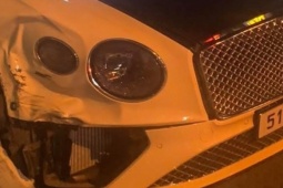Xe siêu sang Bentley của Trấn Thành va chạm với xe Mitsubishi, vỡ toác cản trước