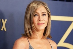 Jennifer Aniston vượt qua nỗi đau không thể sinh con