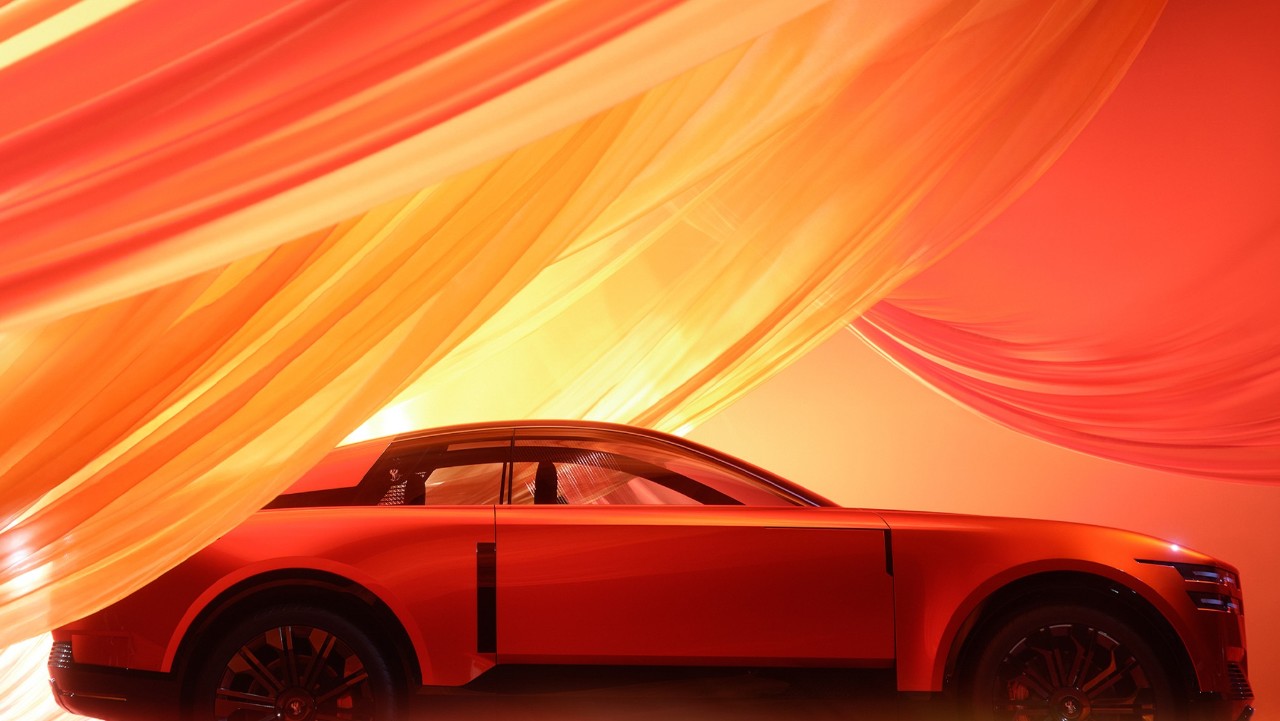 Toyota thực hiện cú “bẻ lái” táo bạo, thách thức Rolls-Royce và Bentley - 7