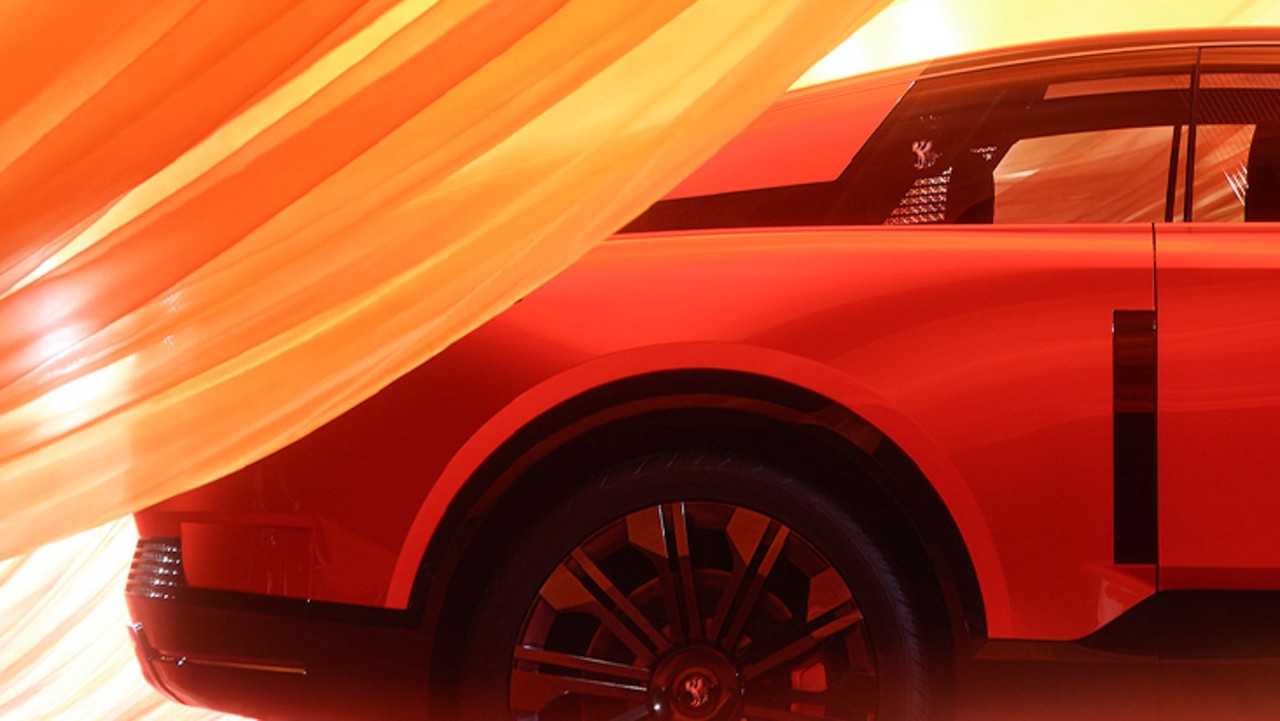 Toyota thực hiện cú “bẻ lái” táo bạo, thách thức Rolls-Royce và Bentley - 9