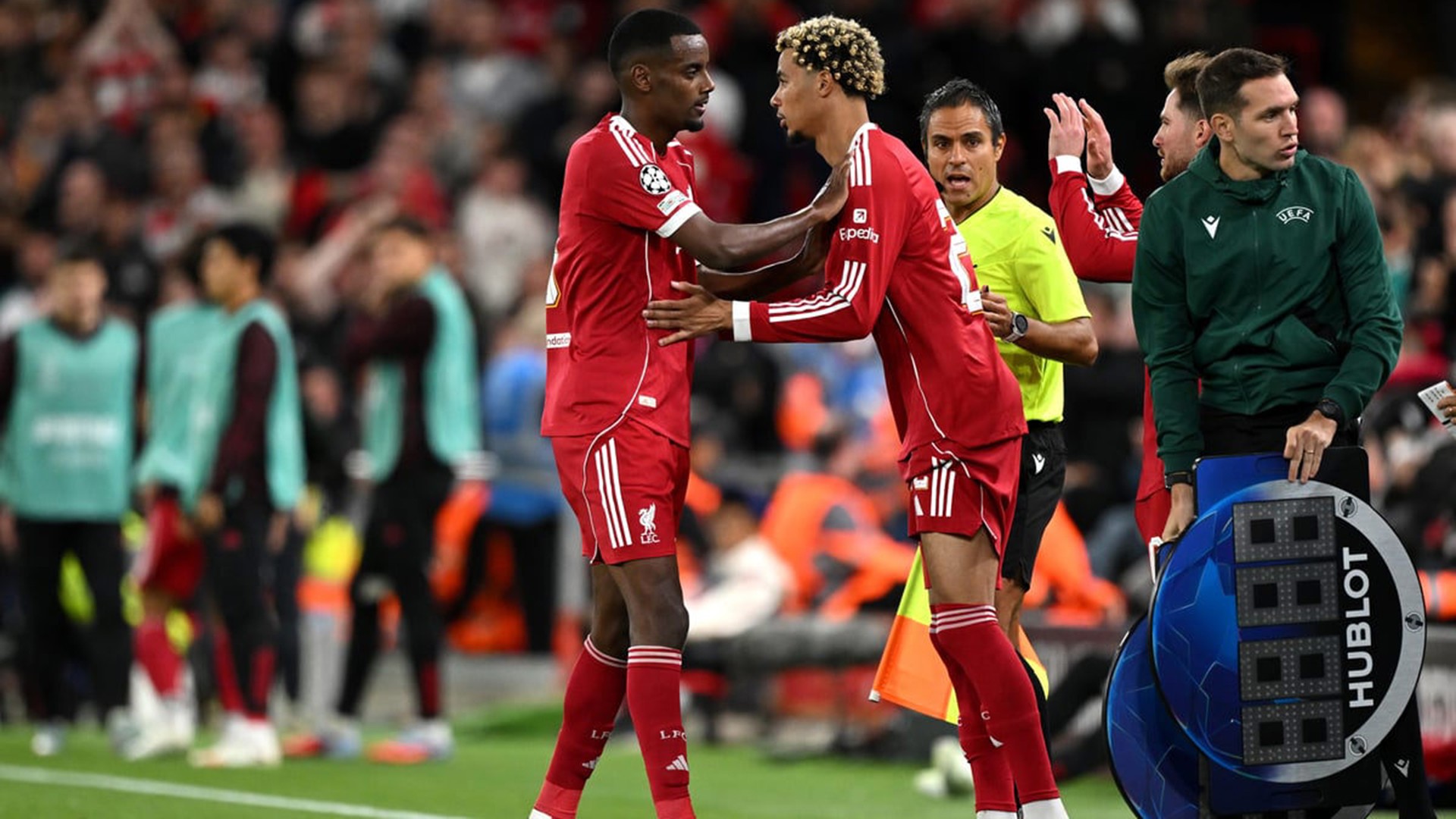 Ekitike cho thấy anh đủ sức cạnh tranh với Isak trên hàng công Liverpool