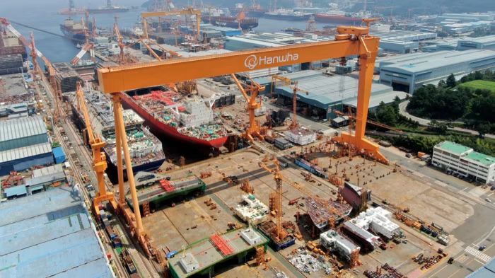 Cổ phiếu của Hanwha Ocean đã giảm 8% sau khi tập đoàn bị Trung Quốc đưa vào danh sách trừng phạt. Ảnh: FT. 