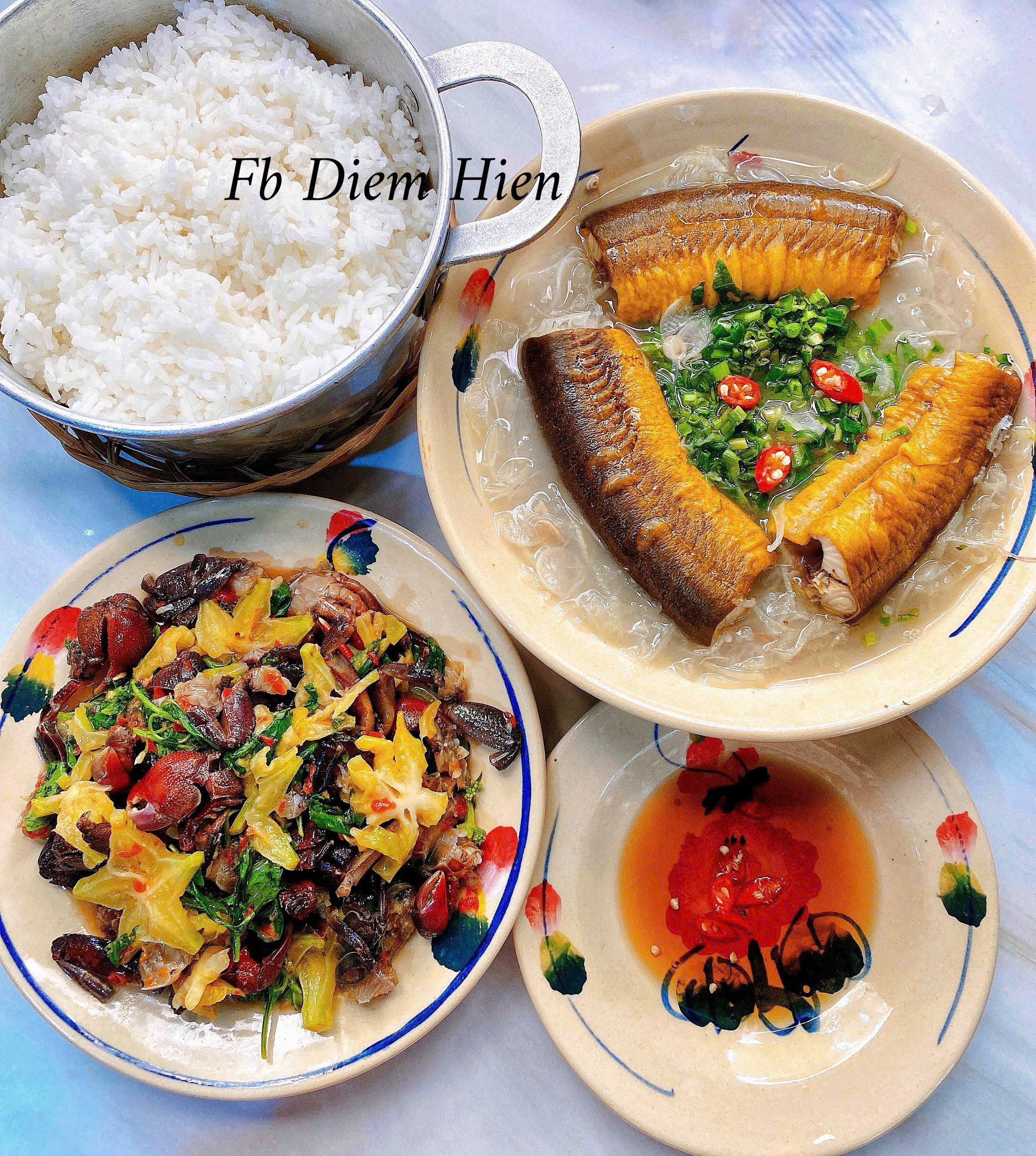 Ba khía - Canh chua lươn nấu thân cây chuối