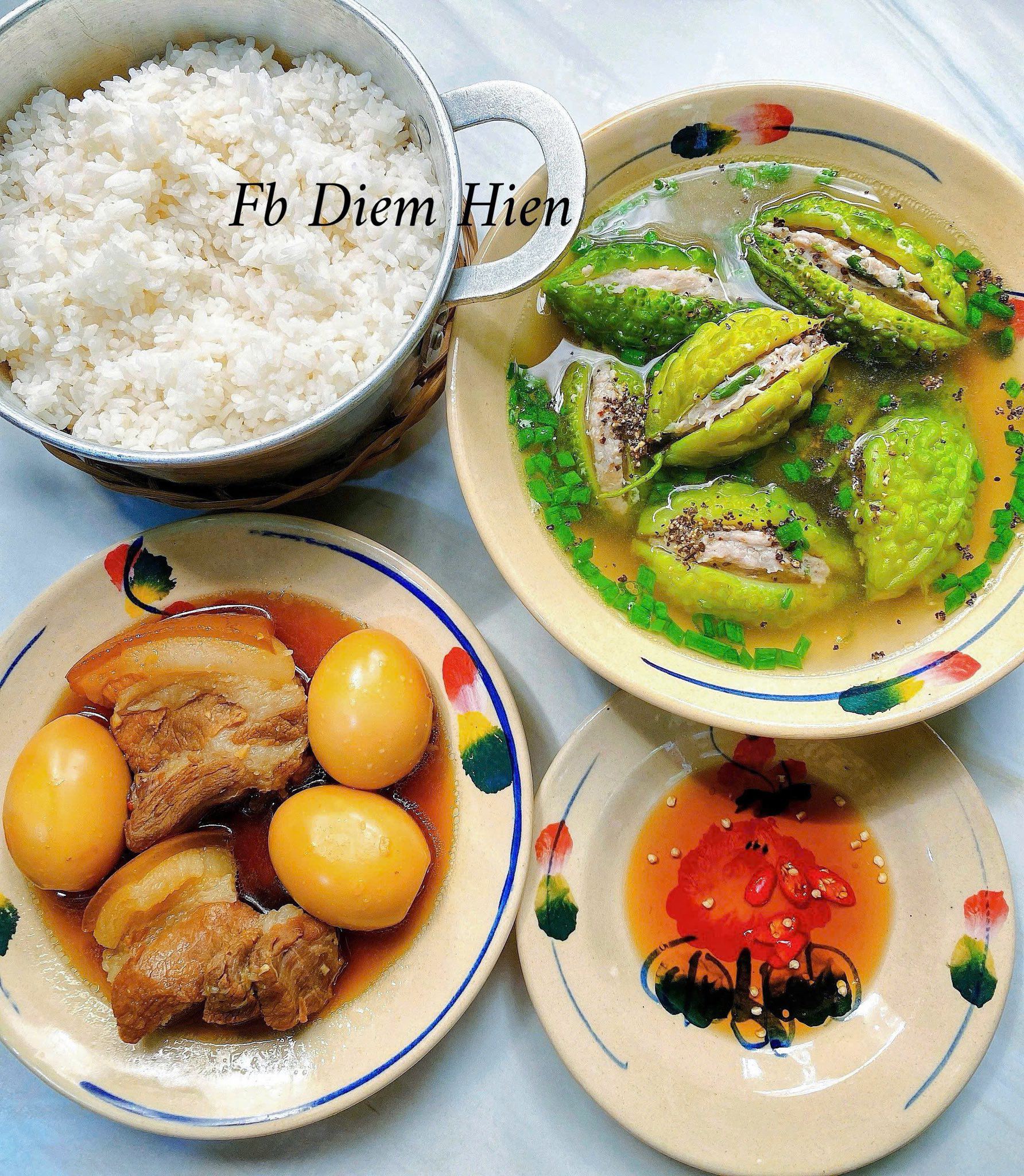 Thịt kho tàu - Canh khổ qua hầm