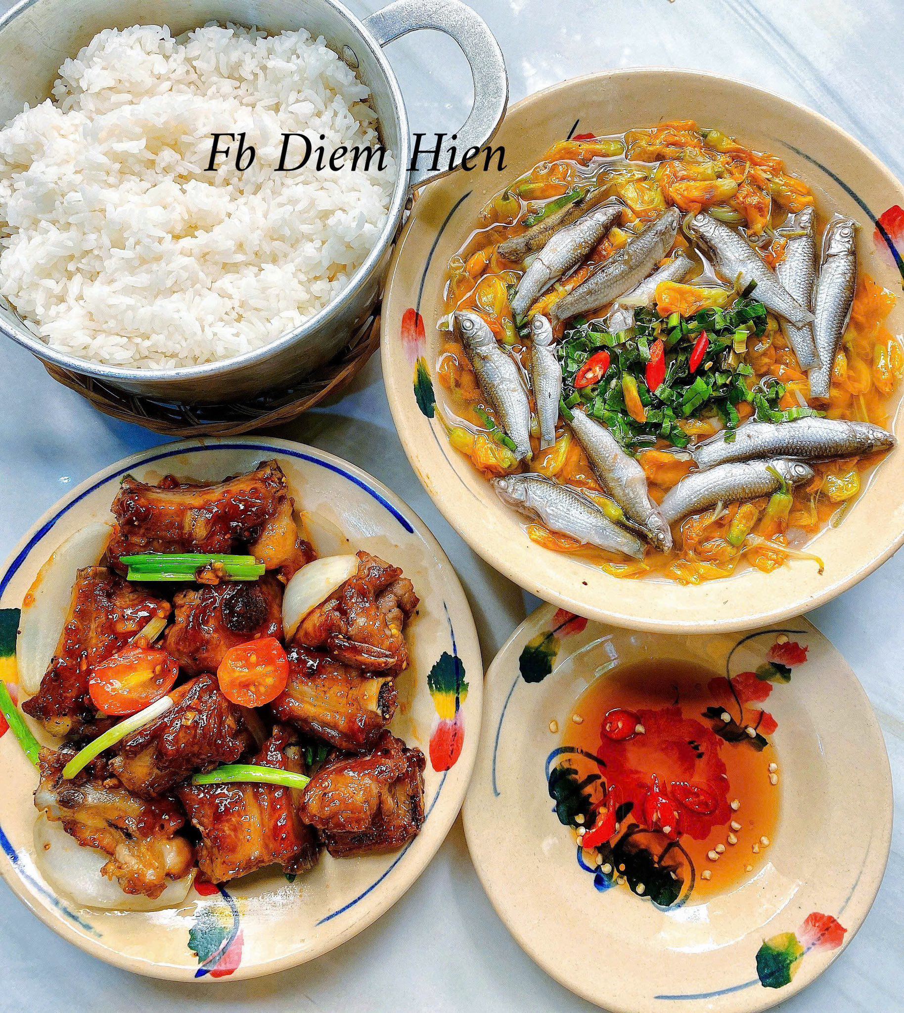 Sườn xào chua ngọt - Canh chua cá linh bông điên điển