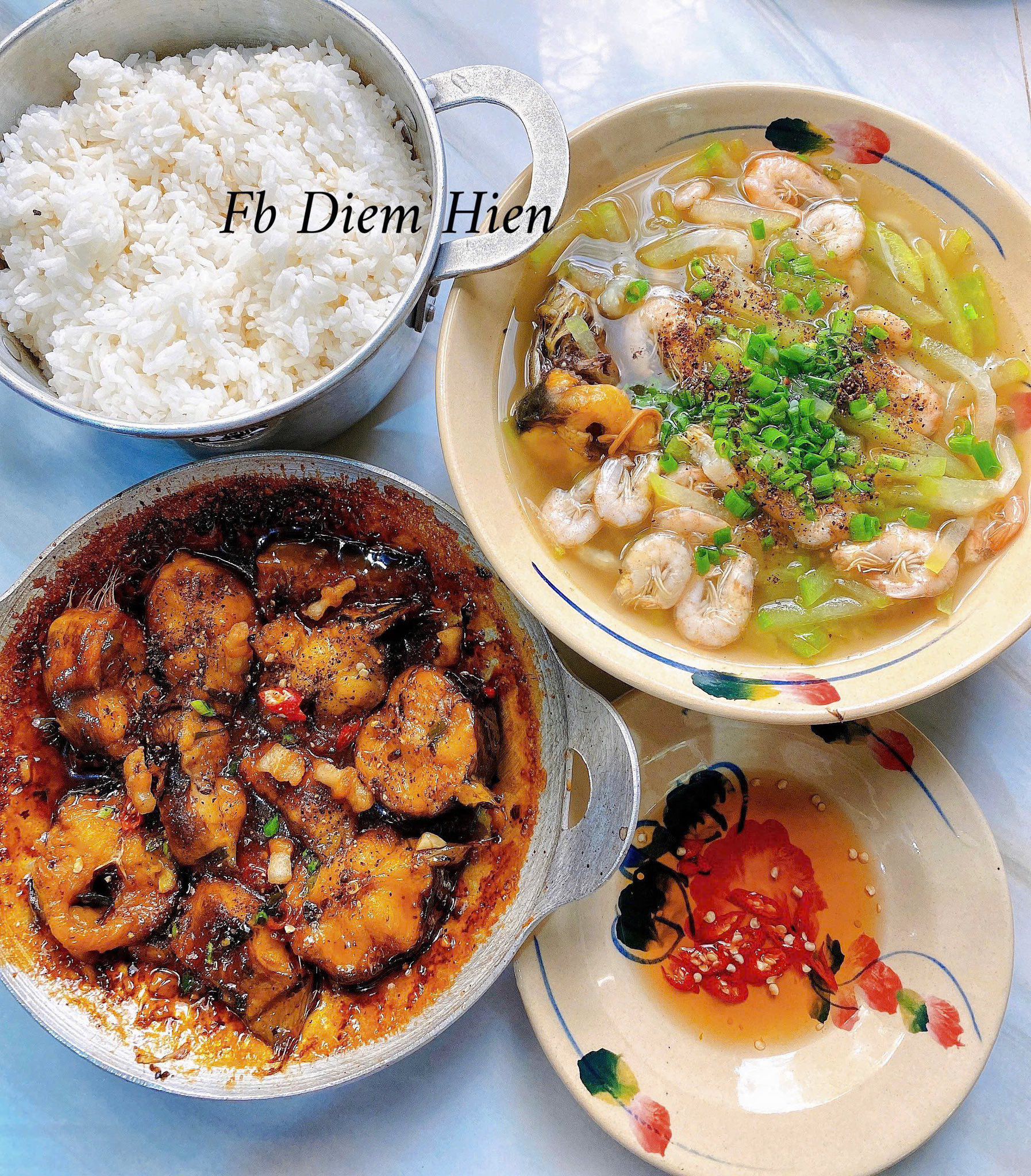Cá trê kho - Canh tép nấu bí đao