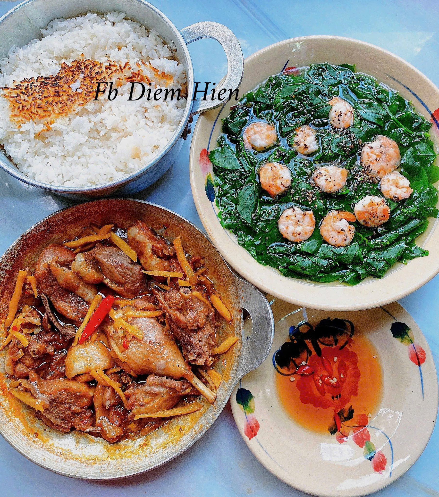Vịt kho gừng - Canh tép nấu rau ngót