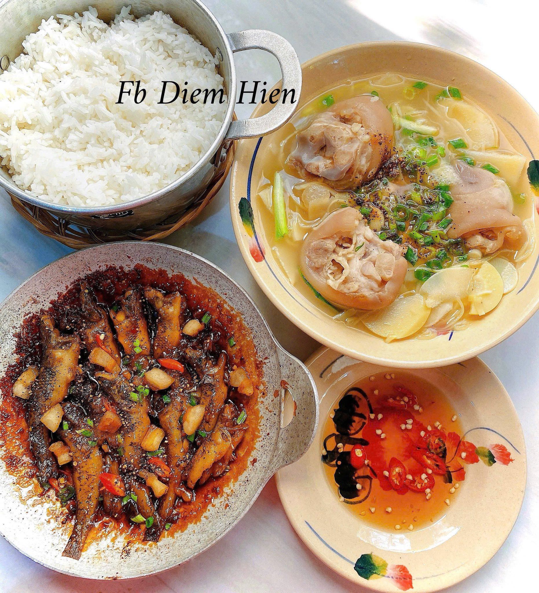 Cá bóng cát kho tiêu - Canh giò heo hầm măng