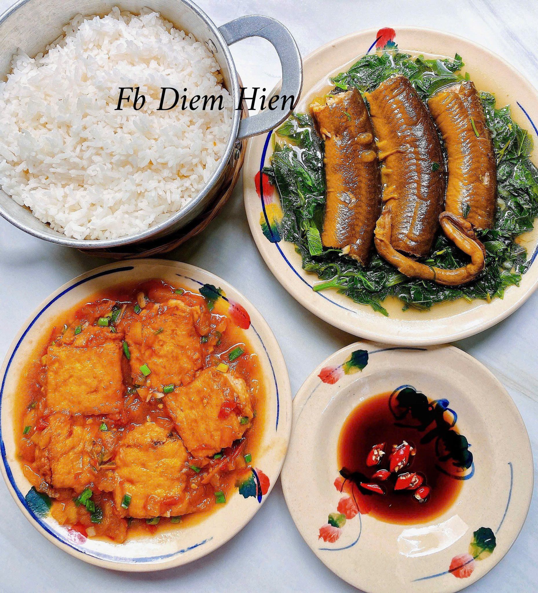 Đậu hũ nhồi thịt sốt cà chua - Lươn um lá cách