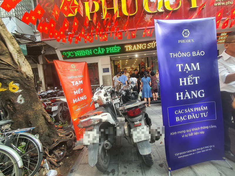 Không chỉ hết vàng, bạc cũng không còn để mua sau 9 giờ sáng nay.