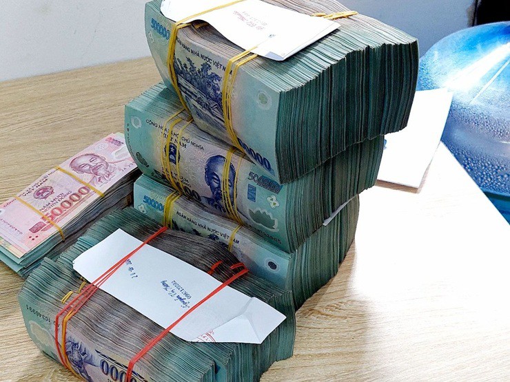 Nhiều ngân hàng tăng mạnh lãi tiết kiệm trong tháng 10 nhằm hút tiền nhàn rỗi của người dân