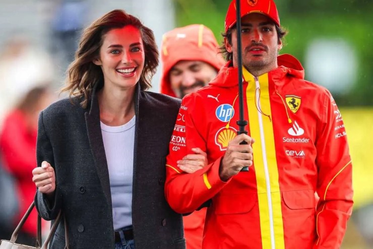 Carlos Sainz Jr và bạn gái người mẫu&nbsp;Rebecca