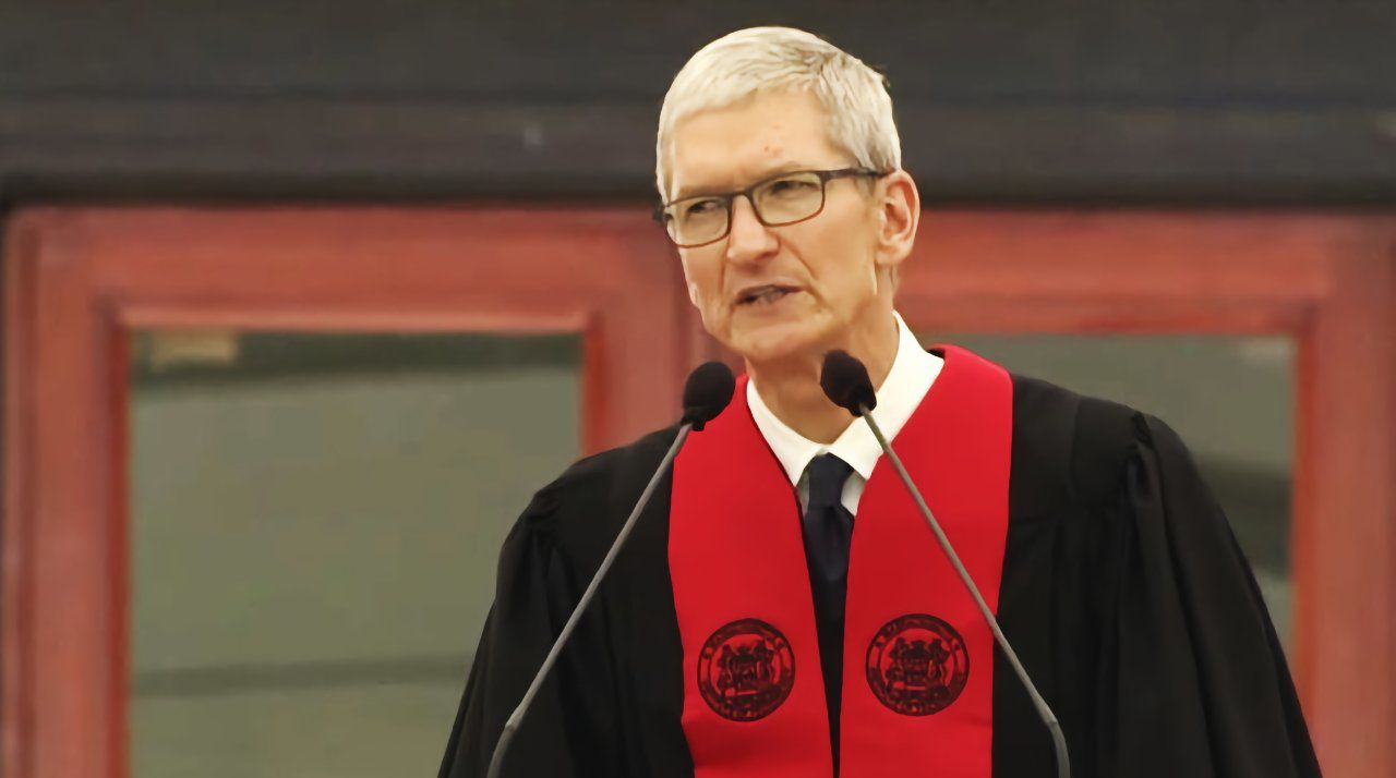 CEO Apple - Tim Cook.