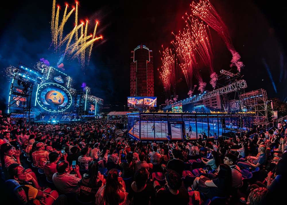 Đêm chung kết toàn quốc Tiger Street Football 2025 tại TP.HCM thu hút đông đảo khán giả tham gia