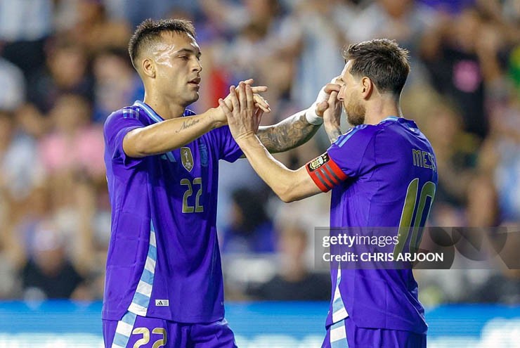 Messi kiến tạo không cần nhìn giúp Argentina thắng 6-0, phá kỷ lục Neymar - 1
