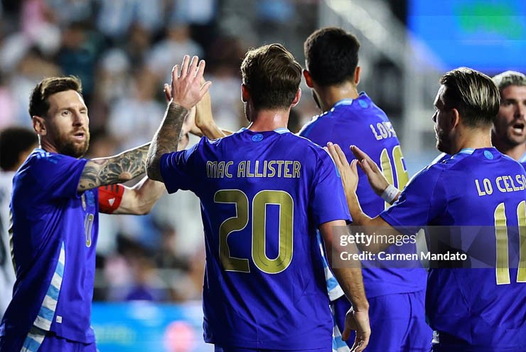 Argentina thi đấu thăng hoa