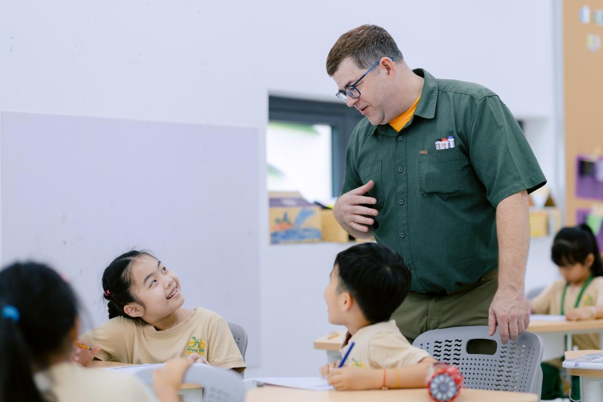 Cuộc thi Hùng biện tiếng Anh “Stars Speak” do Trường Song ngữ Anne Hill tổ chức diễn ra từ ngày 13.10 đến 15.11.2025, với tổng giá trị giải thưởng lên đến 50 triệu đồng