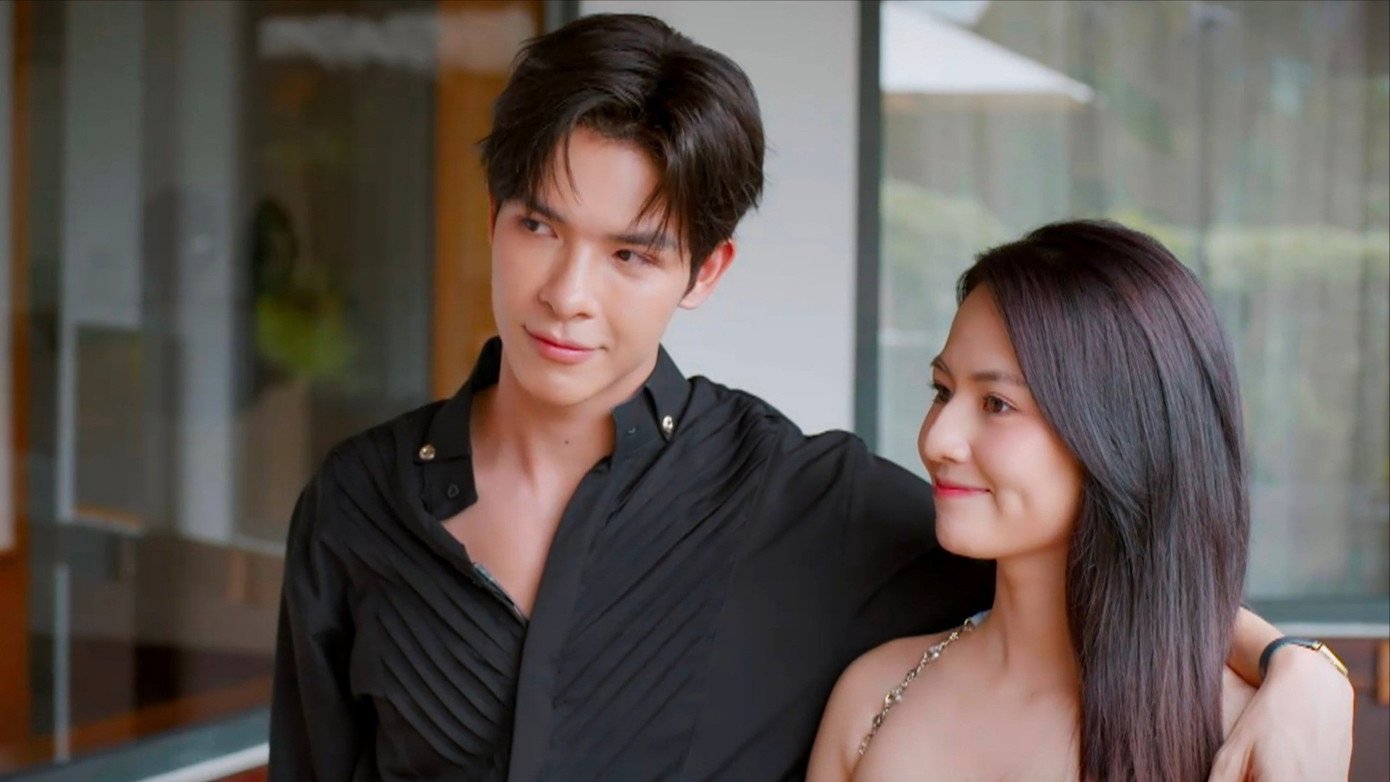 Bữa tiệc bên bể bơi trong tập 29 phim Gió ngang khoảng trời xanh bị chê kém sang, chưa xứng tầm giới thượng lưu.