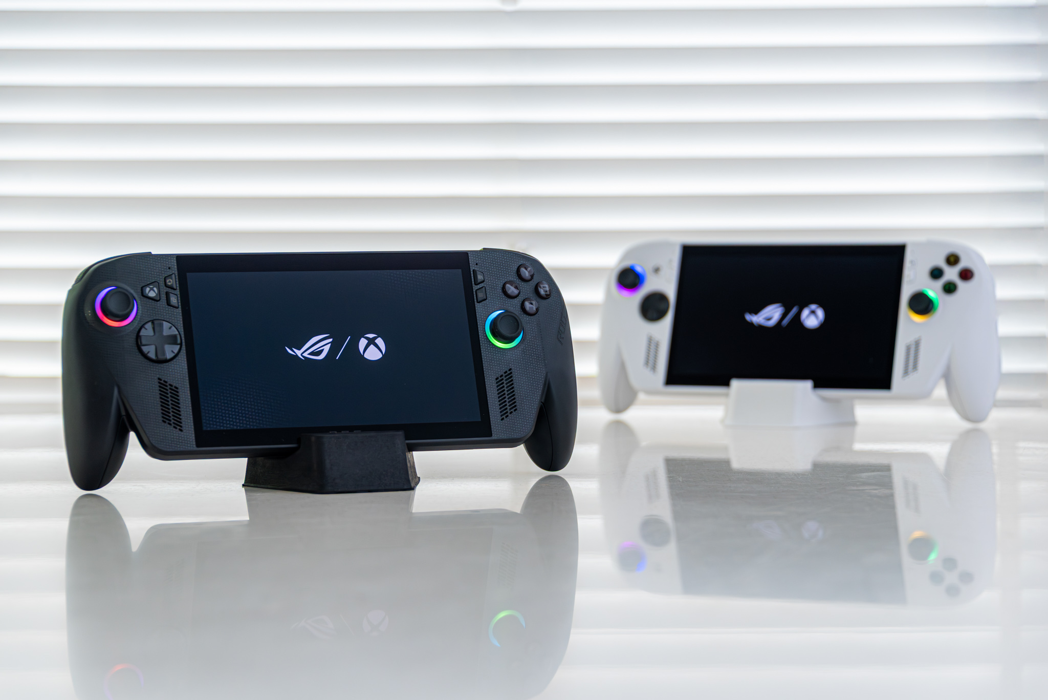Bộ đôi máy chơi game mới của ROG.