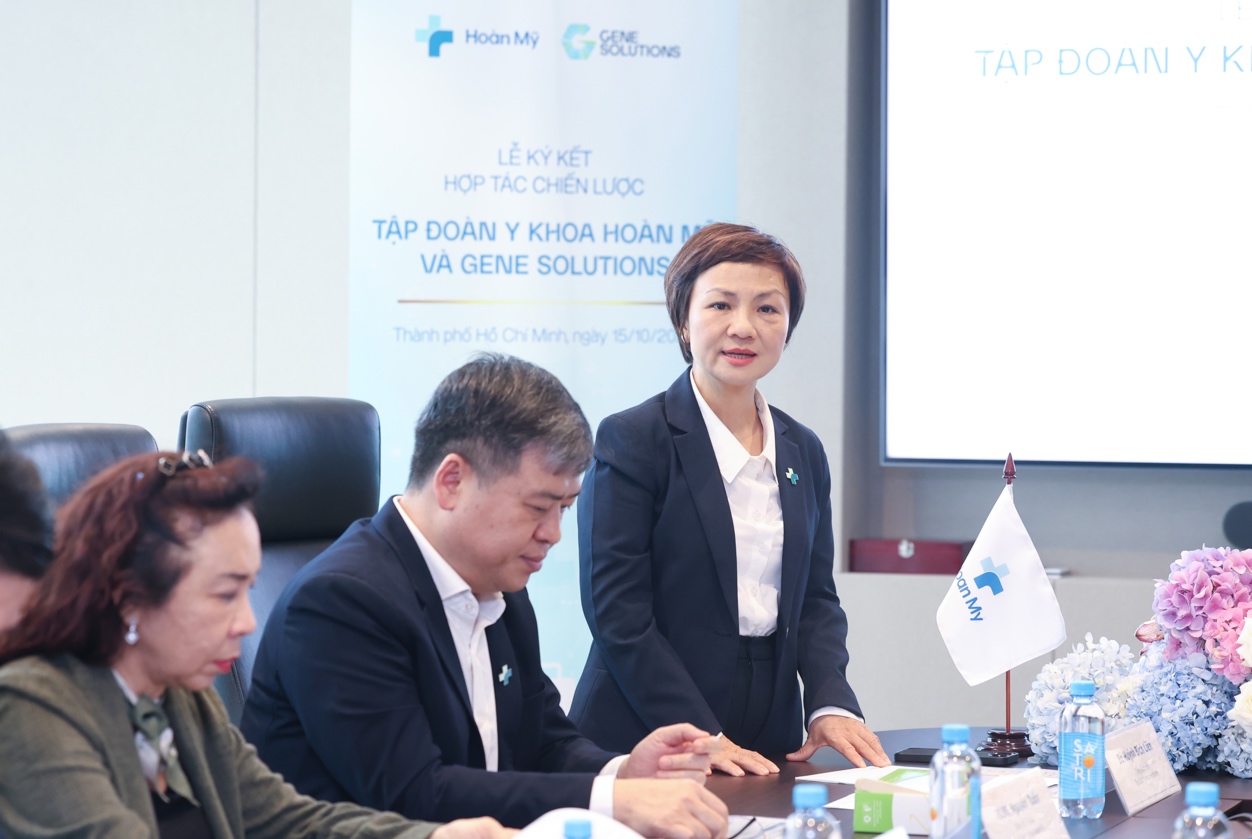 Bà Huỳnh Bích Liên, Tổng Giám đốc Tập đoàn y khoa Hoàn Mỹ phát biểu tại buổi lễ 15/10. Ảnh: HM