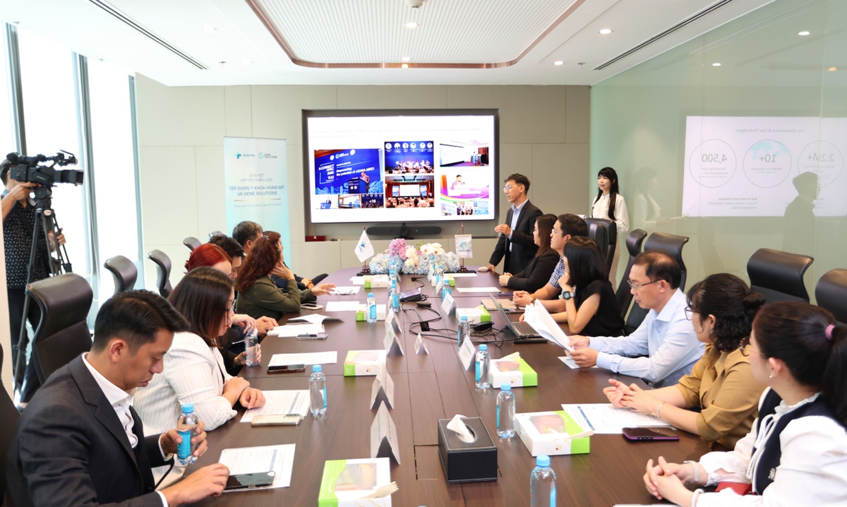 Ông Nguyễn Hữu Nguyên, Giám đốc Gene Solutions Lab, Đồng sáng lập Gene Solutions chia sẻ tại buổi lễ. Ảnh: HM