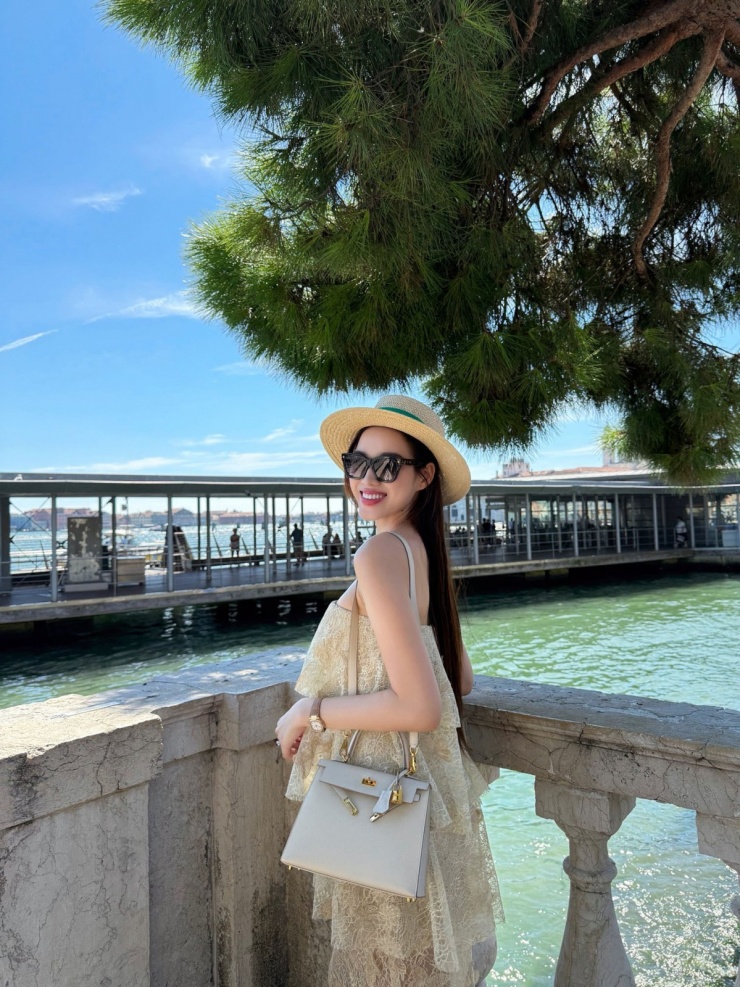 Dâu hào môn Đỗ Thị Hà phối túi Hermes 600 triệu đồng với đủ kiểu đồ - 5